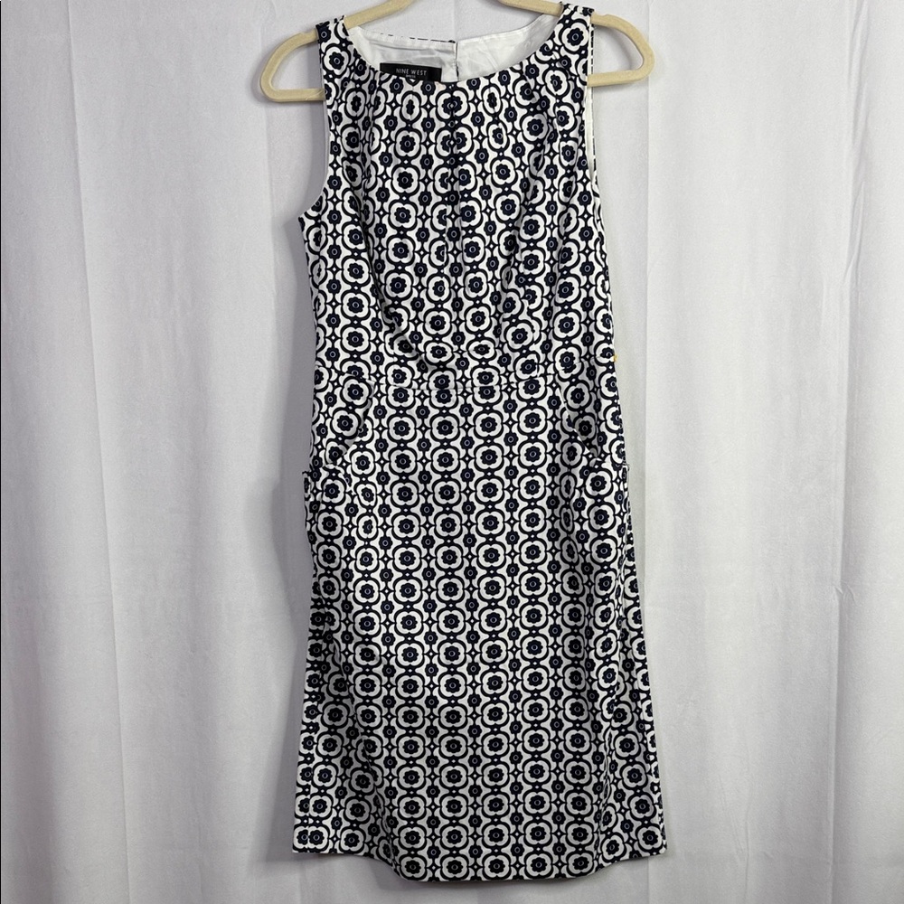 Elegant Nine West Women’s Sleeveless Front Pockets Blue & White Pattern Dress